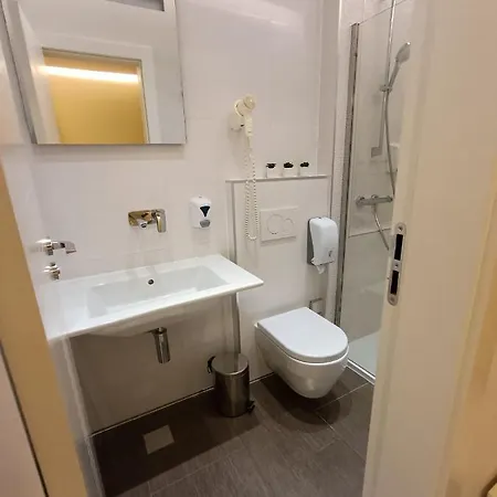 Skynight Bed and breakfast 4*