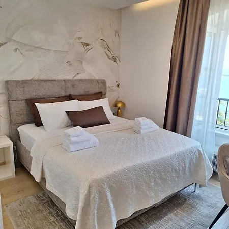 Skynight Bed and breakfast