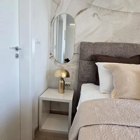 Skynight Bed & Breakfast 4*