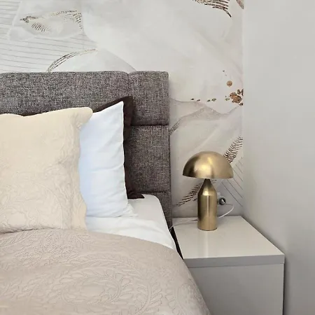 Bed & Breakfast Skynight 4*