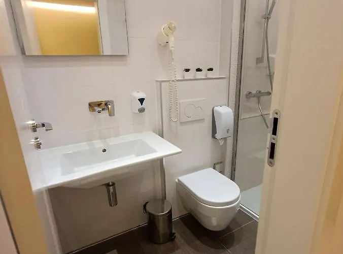 Skynight Bed & Breakfast 4*