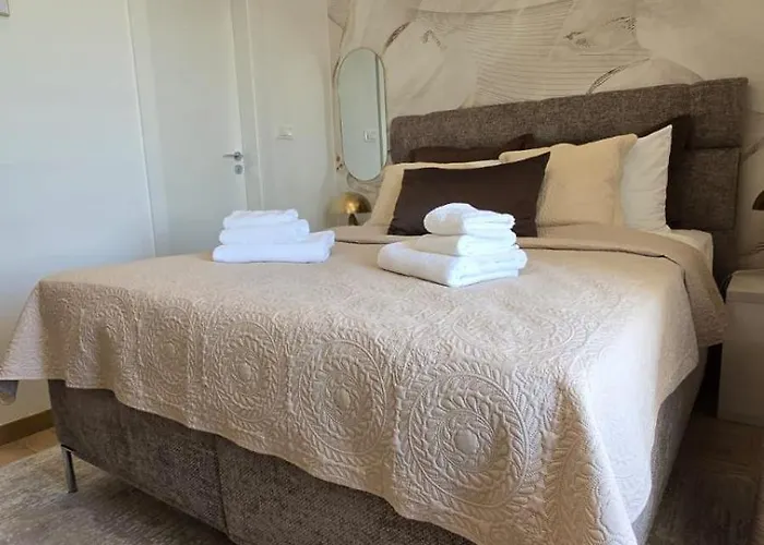 Skynight Bed & Breakfast Split
