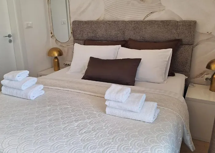 Skynight Bed & Breakfast 4*