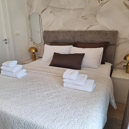 Skynight לינה וארוחת בוקר 4*